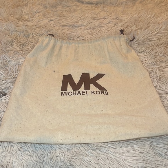 MICHAEL KORS CLUTCH BAG - Picture 10 of 11